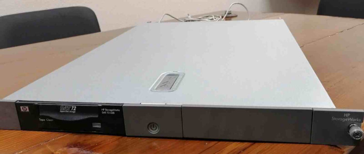 HP 1U DAT72 USB Rack Enclosure