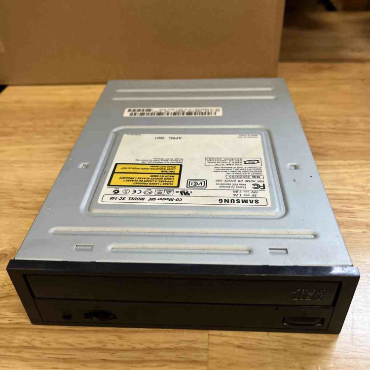 TOSH 40XCD 10XDVD-ROM SCSI DRIVE