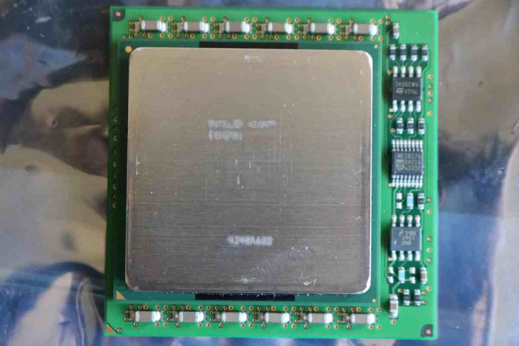 INTEL XEON MP 2.8GHZ / 2M L3 / 400 / 1.475V