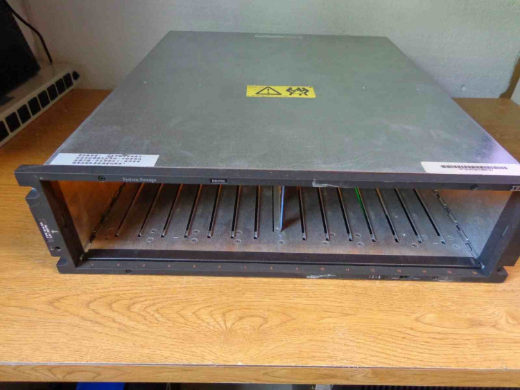 IBM DS4700 Fibre Channel/SATA Enclosure Intermix IBM DS4700 Fibre Channel/SATA Enclosure Intermix