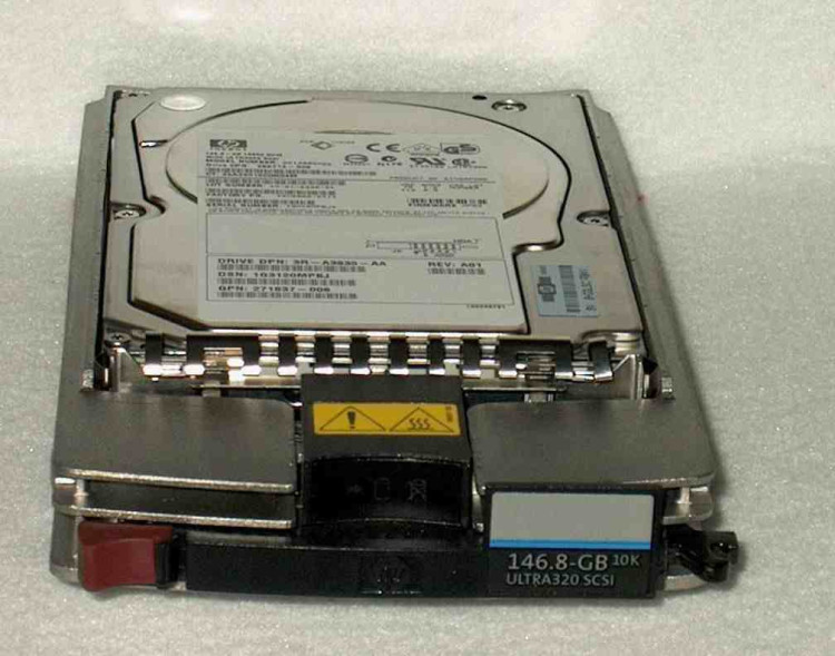 146.8GB Pluggable Ultra320 SCSI 10 000 r 146.8GB Pluggable Ultra320 SCSI 10 000 r