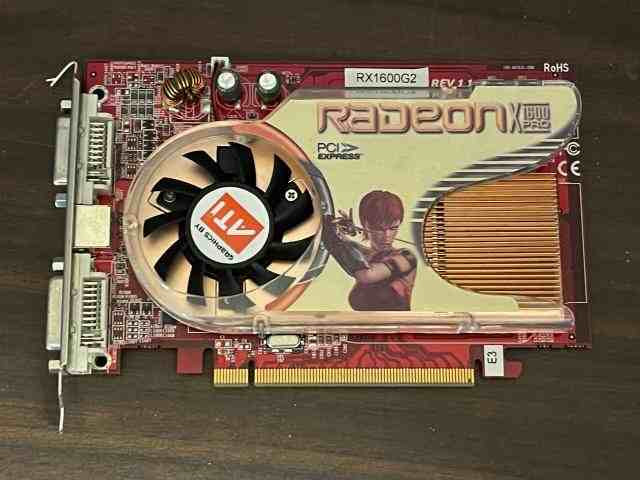 ATI Radeon X1600 VGA/DVI-I PCI Express
