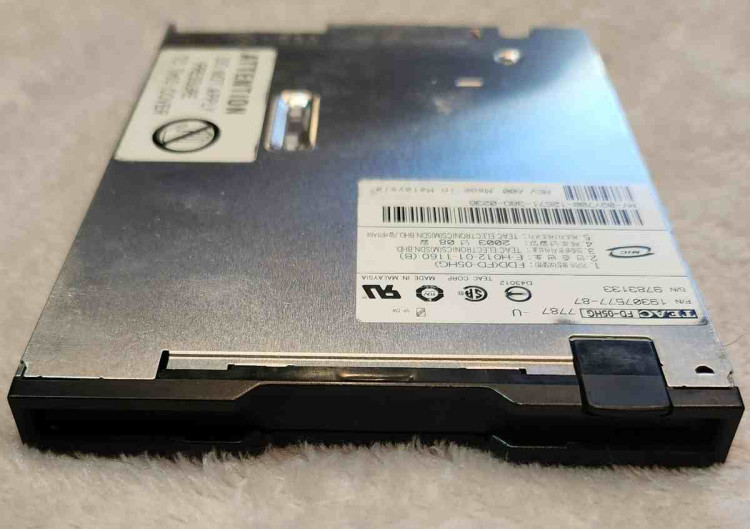 9Y700 DELL FLOPPY DRIVE 9Y700 DELL FLOPPY DRIVE