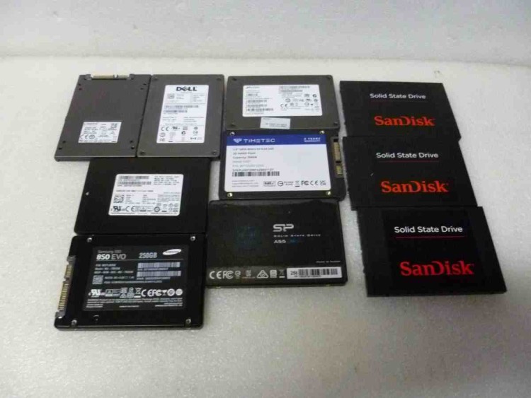 461333-001 HP 64GB Solid State Drive (SSD) Serial ATA (SATA) hard drive - 2.5in form factor 461333-001 HP 64GB Solid State Drive (SSD) Serial ATA (SATA) hard drive - 2.5in form factor