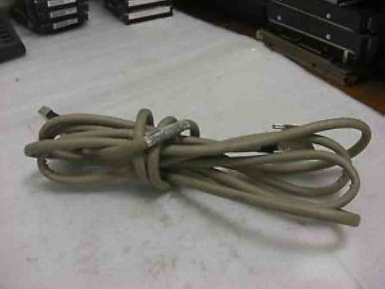 SCSI VERTOFFSET CABLE 12 INCHES SCSI VERTOFFSET CABLE 12 INCHES